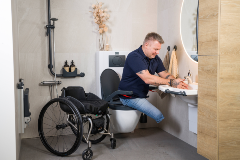 Draaibaar toilet: meer waardigheid, minder rugklachten